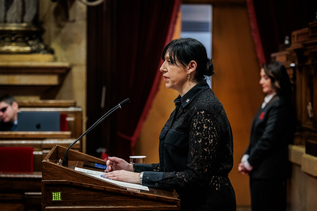 El PP consigue que el Parlament apruebe que el teléfono Infancia Responde use Whatsapp para detectar maltrato y ciberacoso